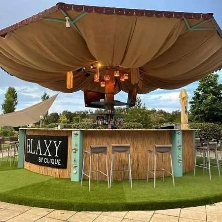 شقة فندقية Blooming By The Sea - Cu Frontala Spre Mare أوليمبْ