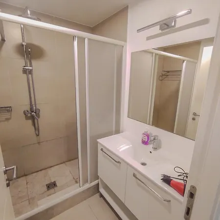 Blooming By The Sea - Cu Frontala Spre Mare