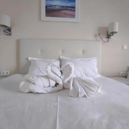 Blooming By The Sea - Cu Frontala Spre Mare 4*