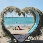 Blooming By The Sea - Cu Frontala Spre Mare