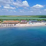 Blooming By The Sea - Cu Frontala Spre Mare 4*
