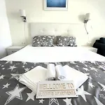 Blooming By The Sea - Cu Frontala Spre Mare Aparthotel 4*