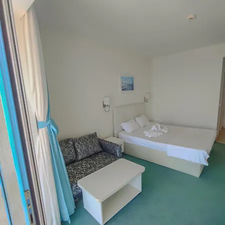 Blooming By The Sea - Cu Frontala Spre Mare Aparthotel