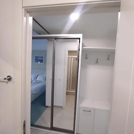 Blooming By The Sea - Cu Frontala Spre Mare