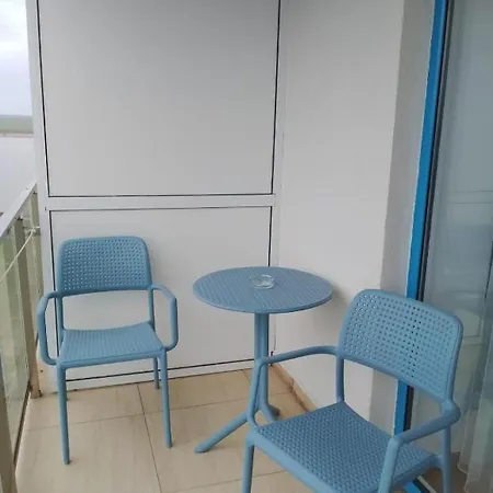 Blooming By The Sea - Cu Frontala Spre Mare