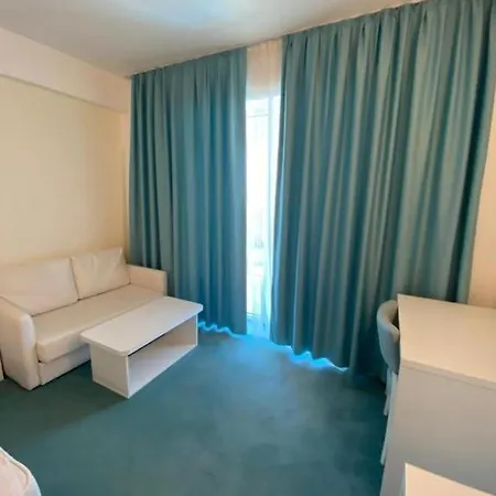 Aparthotel Blooming By The Sea - Cu Frontala Spre Mare