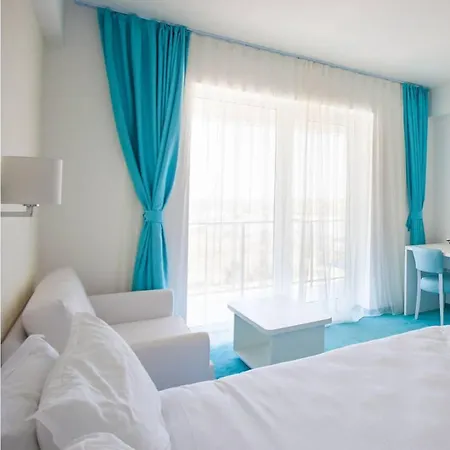 Blooming By The Sea - Cu Frontala Spre Mare Aparthotel
