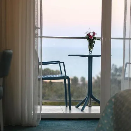 Aparthotel Blooming By The Sea - Cu Frontala Spre Mare *
