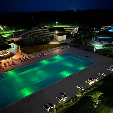 Blooming By The Sea - Cu Frontala Spre Mare Apartmanhotel 4*