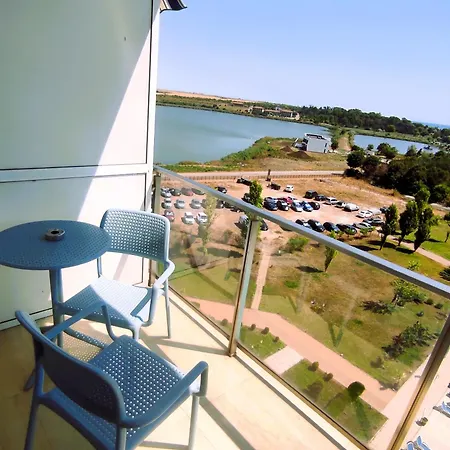 Blooming By The Sea - Cu Frontala Spre Mare Olimp