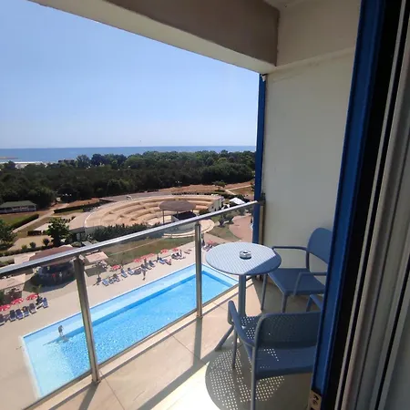 Blooming By The Sea - Cu Frontala Spre Mare 4*