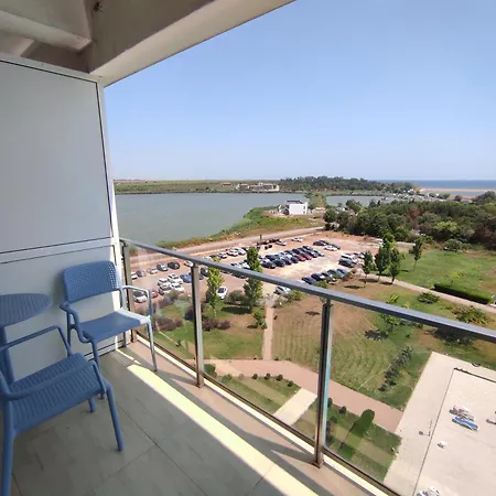 Blooming By The Sea - Cu Frontala Spre Mare Apartmanhotel
