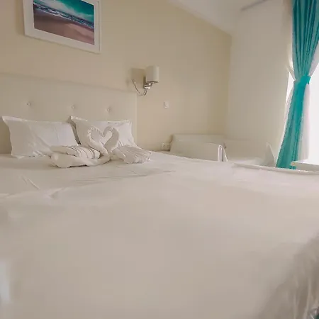 Blooming By The Sea - Cu Frontala Spre Mare Apartmanhotel 4*