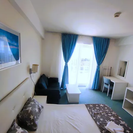 Apartmanhotel Blooming By The Sea - Cu Frontala Spre Mare