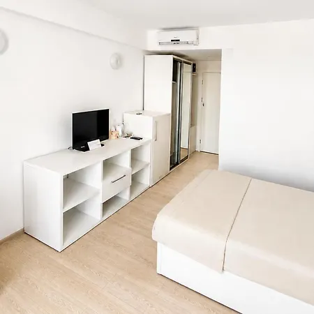 Apartmanhotel Blooming By The Sea - Cu Frontala Spre Mare