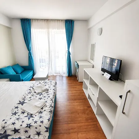 Apartmanhotel Blooming By The Sea - Cu Frontala Spre Mare 4*