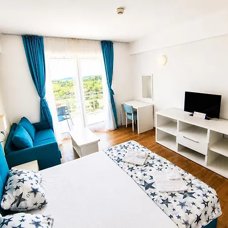 Blooming By The Sea - Cu Frontala Spre Mare 4*