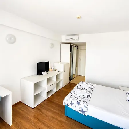 Blooming By The Sea - Cu Frontala Spre Mare