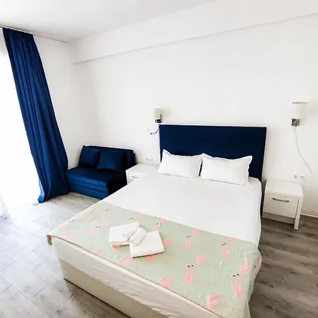 Blooming By The Sea - Cu Frontala Spre Mare