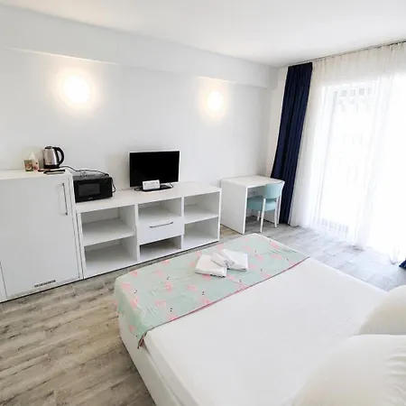 Apartmanhotel Blooming By The Sea - Cu Frontala Spre Mare 4*
