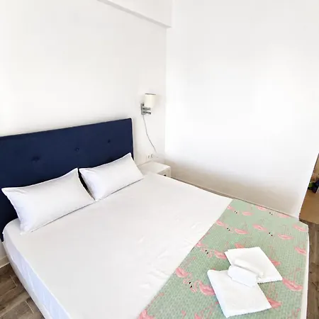 Blooming By The Sea - Cu Frontala Spre Mare Apartmanhotel 4*