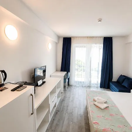아파트호텔 Blooming By The Sea - Cu Frontala Spre Mare 4*